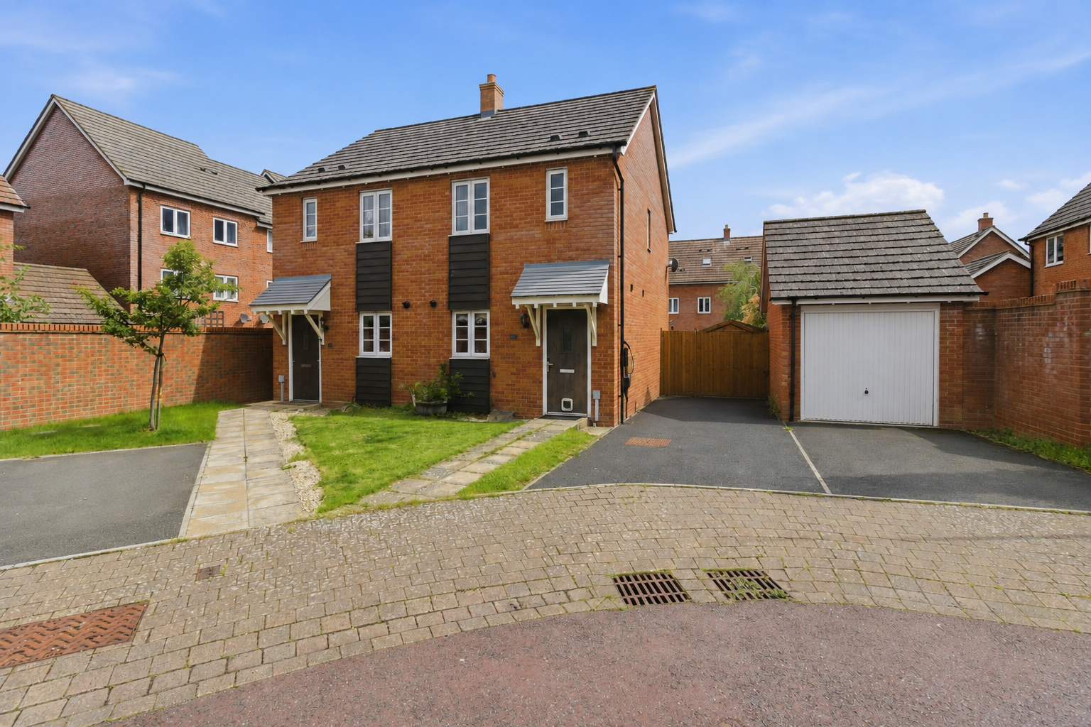 2 bed property in Bracken Way, Malvern